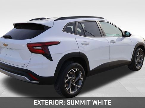 Used 2025 Chevrolet Trax LT w/ LT Convenience Package image 5