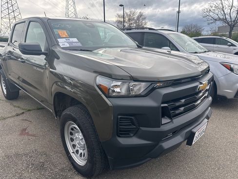 Used 2024 Chevrolet Colorado W/T image 1