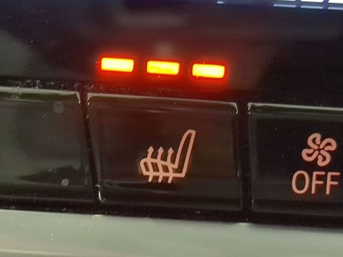 Used 2023 BMW 540i w/ M Sport Package image 29