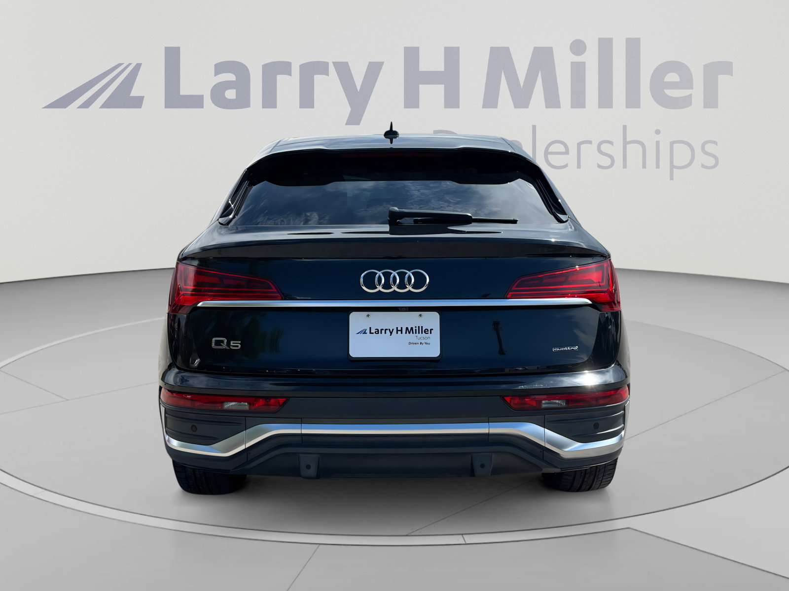 Used 2023 Audi Q5 2.0T Premium Plus w/ Premium Plus Package AWD/4WD image 4