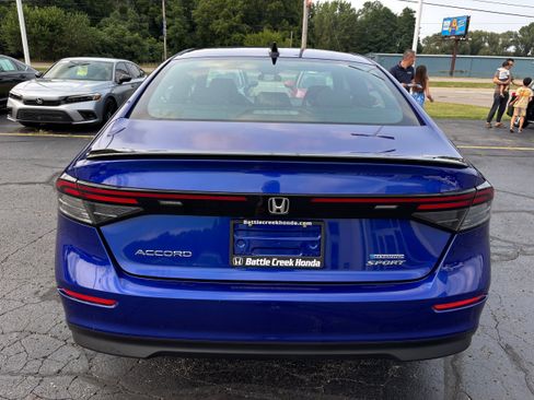 Used 2024 Honda Accord Sport image 7