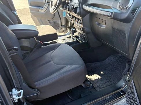 Used 2018 Jeep Wrangler Unlimited Sport S image 31