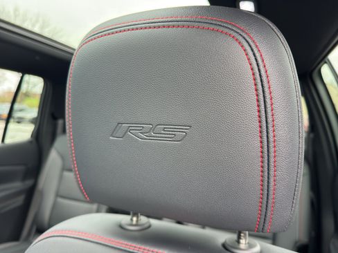 Used 2025 Chevrolet Traverse RS image 19