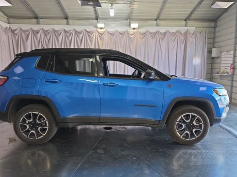 Used 2024 Jeep Compass Trailhawk AWD/4WD image 9
