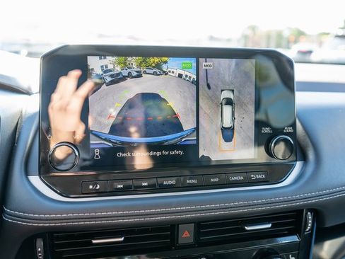 Used 2023 Nissan Rogue SL w/ SL Premium Package image 28