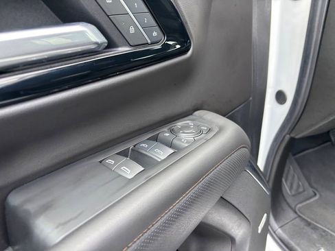 Used 2025 Chevrolet Suburban High Country AWD/4WD image 23
