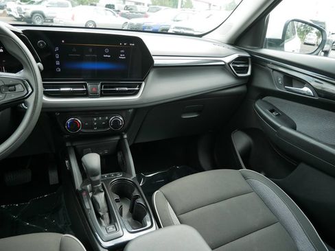 Used 2025 Chevrolet TrailBlazer LT AWD/4WD image 14