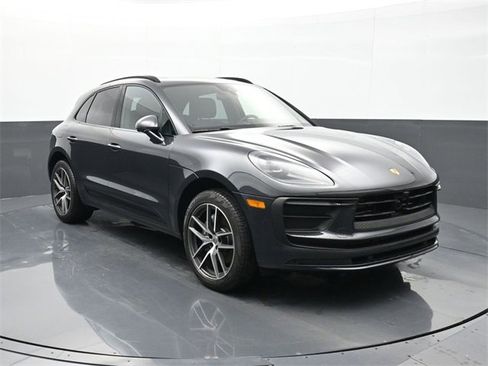 Used 2025 Porsche Macan image 29
