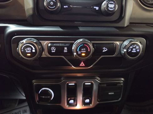Used 2020 Jeep Wrangler Sport AWD/4WD image 16