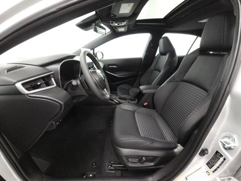 Certified 2025 Toyota Corolla XSE FWD image 4