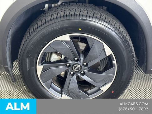 Used 2025 Nissan Rogue SV image 15