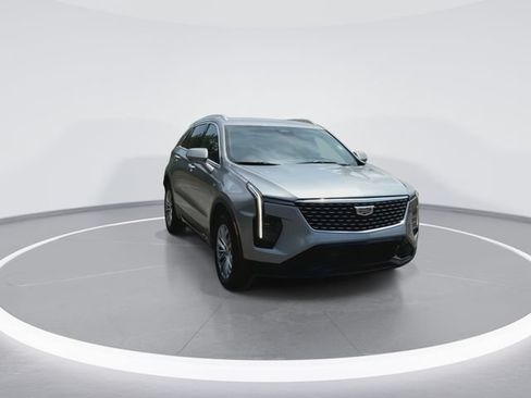 Used 2025 Cadillac XT4 Premium Luxury FWD image 3