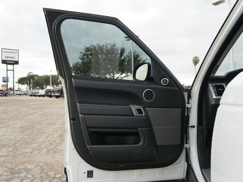 Used 2017 Land Rover Range Rover Sport HSE image 11