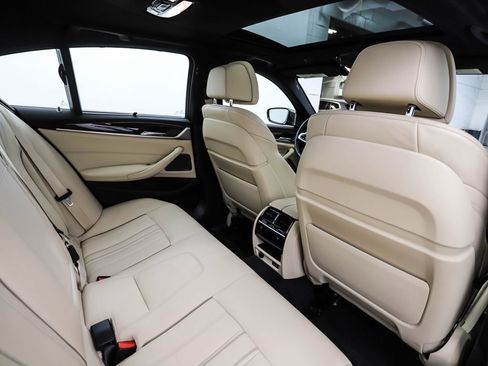 Used 2020 BMW M550i xDrive w/ Executive Package image 26