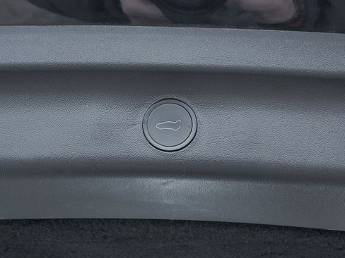 Used 2024 Tesla Model Y Long Range image 41