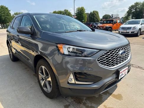 Certified 2024 Ford Edge SEL w/ Convenience Package AWD/4WD image 4