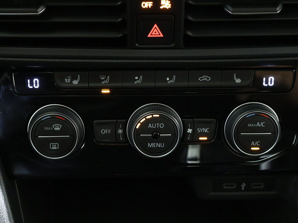 Used 2020 Volkswagen Jetta SE w/ SE Cold Weather Package FWD image 48