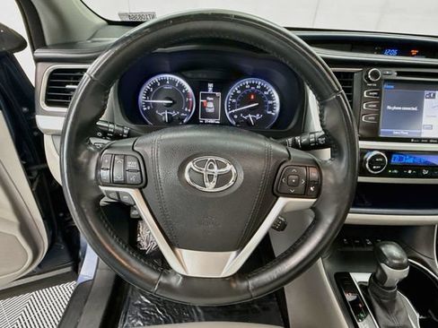 Used 2016 Toyota Highlander XLE AWD/4WD image 11