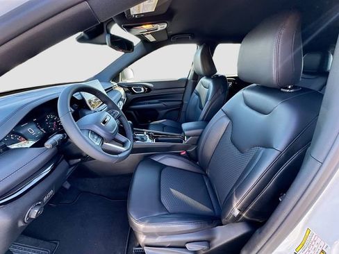 New 2026 Jeep Compass Latitude image 14