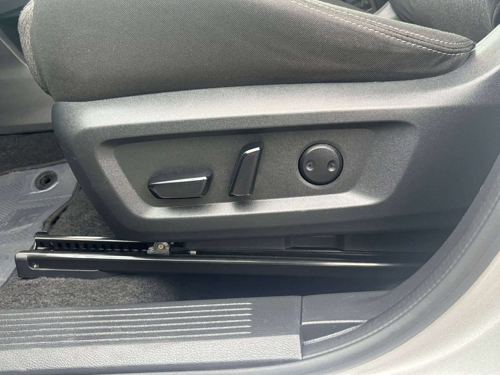 Used 2025 Nissan Rogue SV AWD/4WD image 20