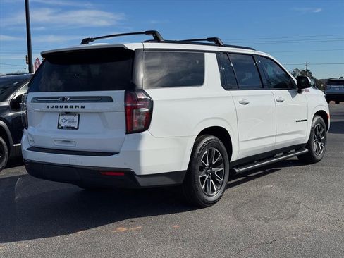 Used 2022 Chevrolet Suburban Z71 w/ Z71 Off-Road Package image 3