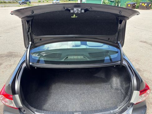 Used 2013 Toyota Corolla LE FWD image 30