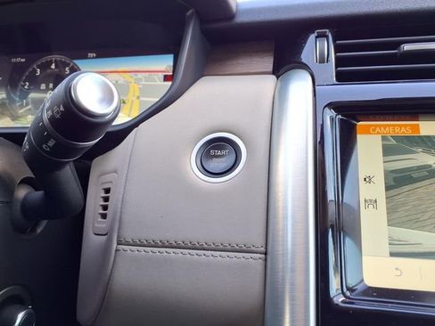 Used 2018 Land Rover Discovery HSE image 17