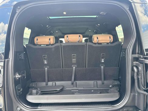 Used 2025 Land Rover Defender 130 V8 image 8