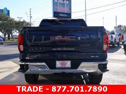 Certified 2022 GMC Sierra 1500 SLE image 6