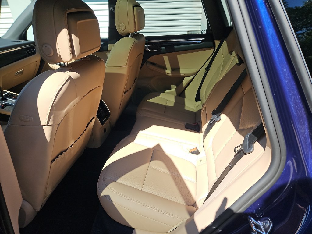 Certified 2026 Porsche Macan AWD/4WD image 36