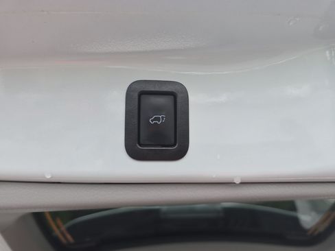 Used 2019 Toyota Highlander XLE AWD/4WD image 13