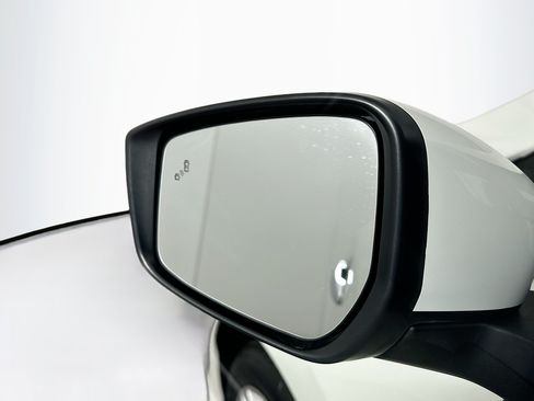 Used 2025 Nissan Leaf S FWD image 16