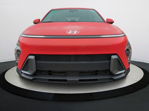 Certified 2025 Hyundai Kona SE image 8