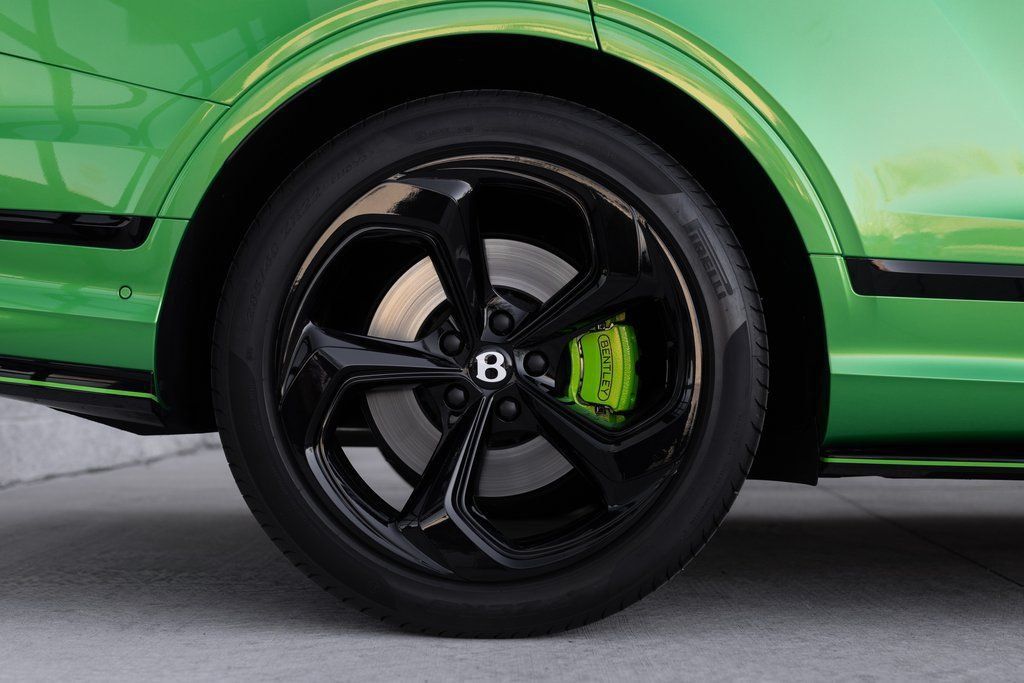 Used 2025 Bentley Bentayga AWD/4WD image 8