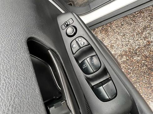 Used 2022 Nissan Kicks S FWD image 29