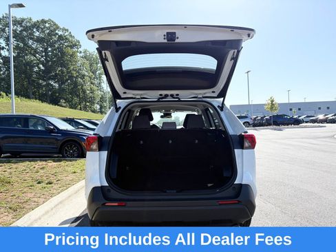 Used 2022 Toyota RAV4 XLE FWD image 11