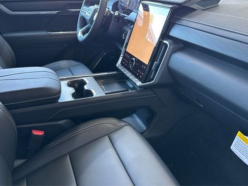 New 2026 GMC Acadia Elevation image 19