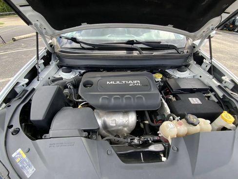 Used 2019 Jeep Cherokee Latitude Plus FWD image 17