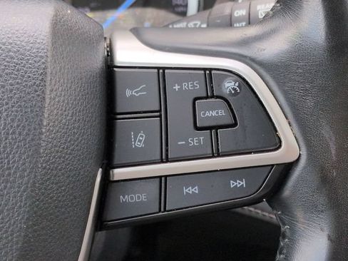 Used 2022 Toyota Highlander XLE FWD image 26