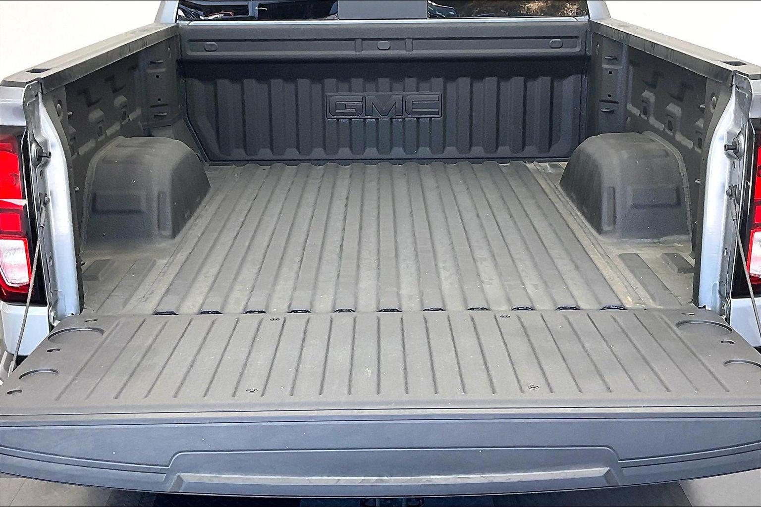 New 2026 GMC Sierra 1500 SLE w/ Preferred Package AWD/4WD image 11