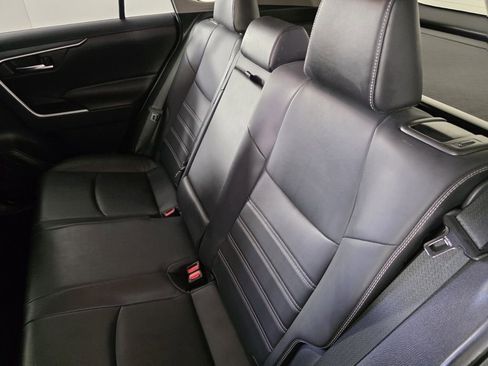 Used 2020 Toyota RAV4 XLE Premium image 17
