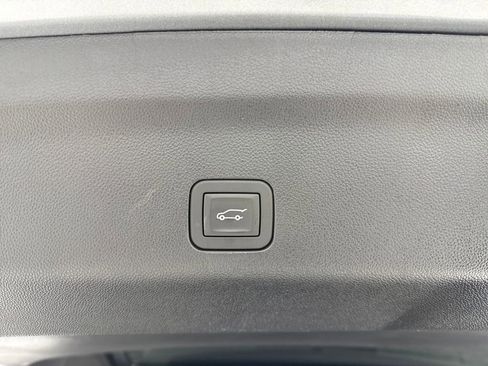 Used 2025 GMC Yukon Denali AWD/4WD image 15