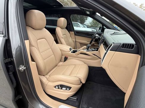 Used 2019 Porsche Cayenne image 9