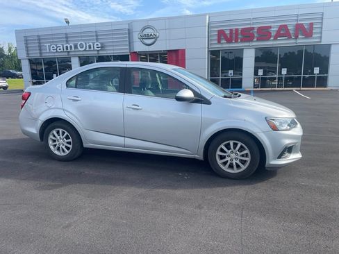 Used 2018 Chevrolet Sonic LT w/ Convenience Package FWD image 1