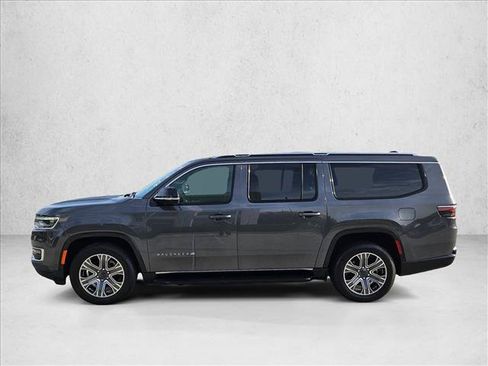 Used 2024 Jeep Wagoneer L Series II w/ Flexible Seating Group RWD image 9