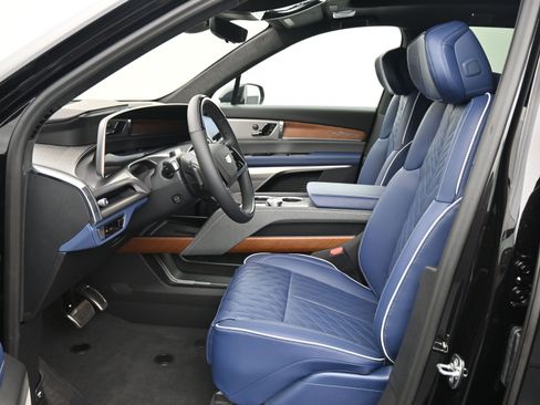 New 2026 Cadillac Vistiq Premium Luxury w/ LPO, Floor Liner Package image 11