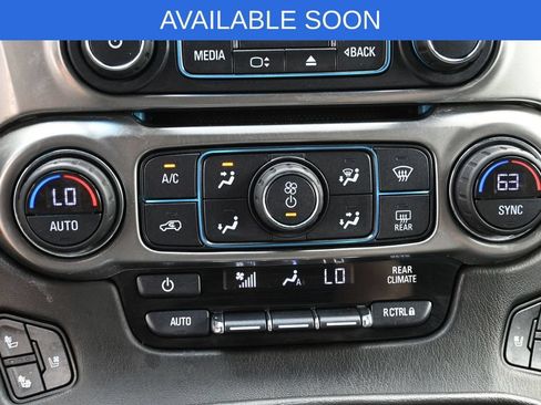 Used 2018 Chevrolet Suburban Premier AWD/4WD image 28