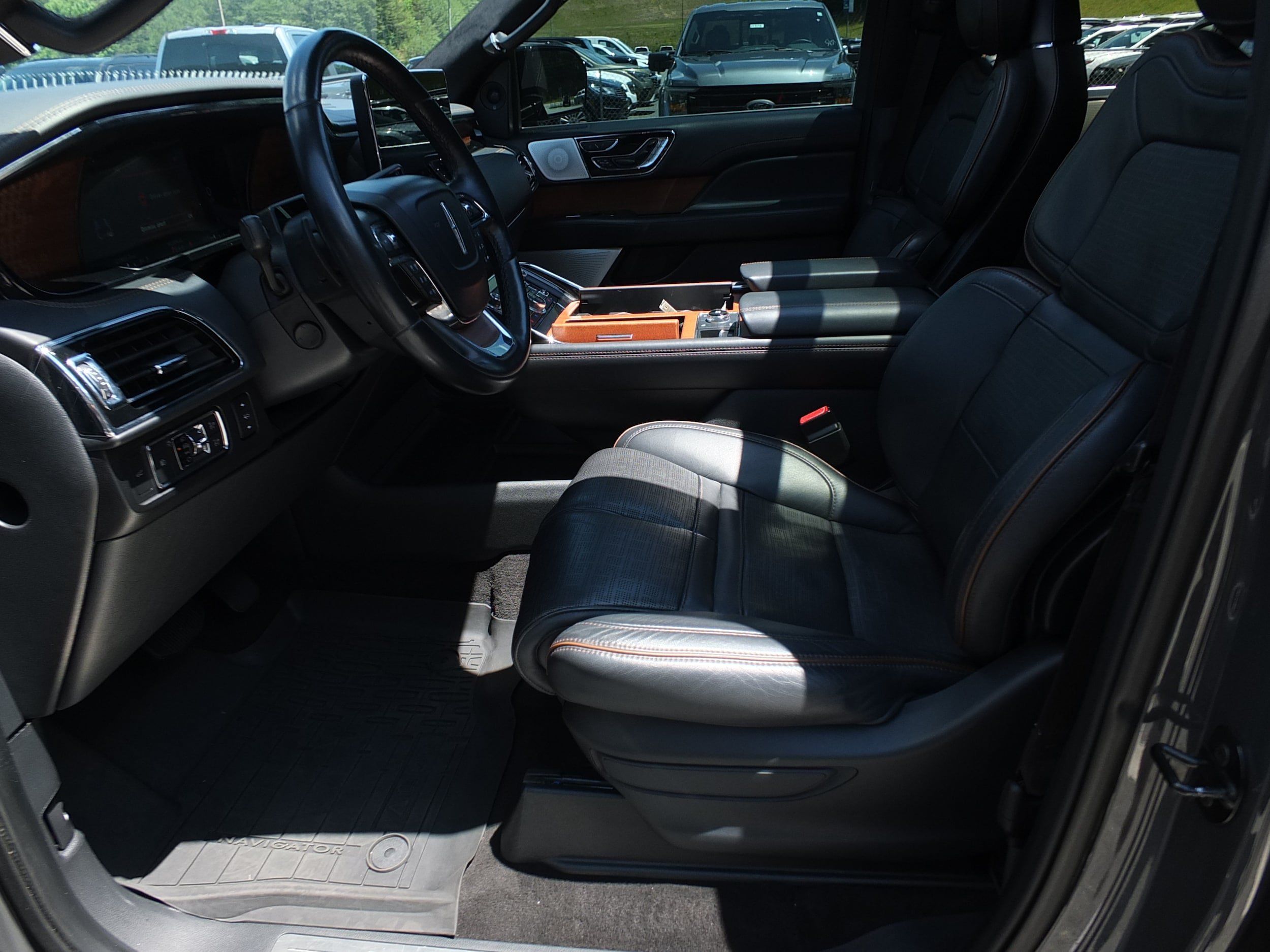 Used 2022 Lincoln Navigator L Black Label AWD/4WD image 13