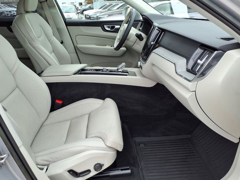 Certified 2023 Volvo XC60 B5 Ultimate w/ Protection Package Premier AWD/4WD image 11