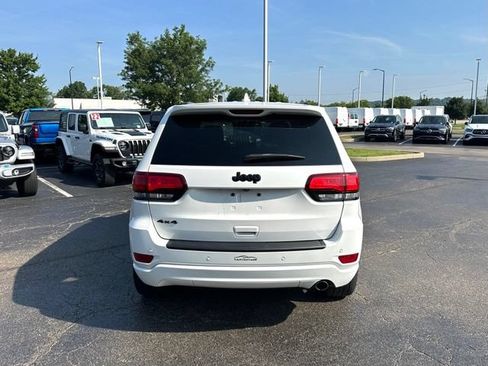 Used 2019 Jeep Grand Cherokee Altitude AWD/4WD image 6